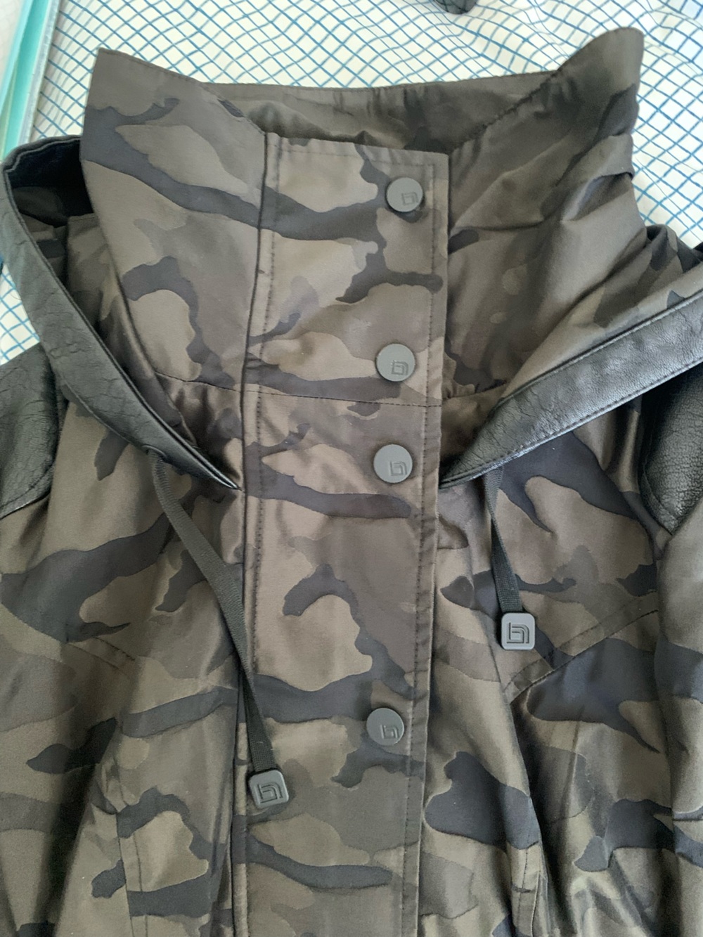 BLANC NOIR CAMO ANORAK JACKET TRUE CAMO SIZE SM LIKE NEW